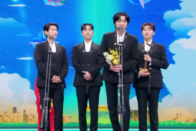 official_fore's tweet photo. [🗞️]

#포레스텔라 인기상 수상 “KBS 막내 아들, 효도할 것”[2025 KBS 연예대상]

https://t.co/Gxgk4R3dBw

#Forestella https://t.co/IEkOGa1JsL