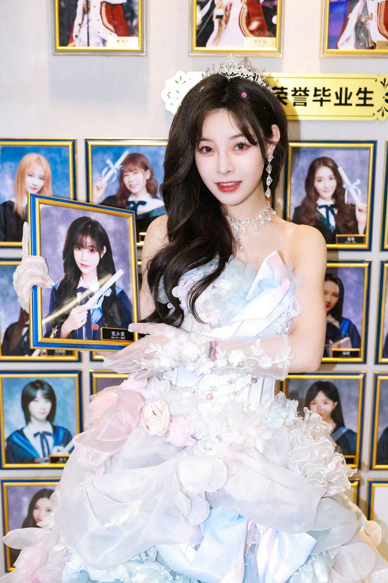 ultyby's tweet image. ended up watching sxa's grad this afternoon, and -- yeah, ended up crying too. this is the end of an era for me too, and while i'm so proud of her, it still feels a little bit unreal. i'm so proud of you shen xiaoai. 🥹