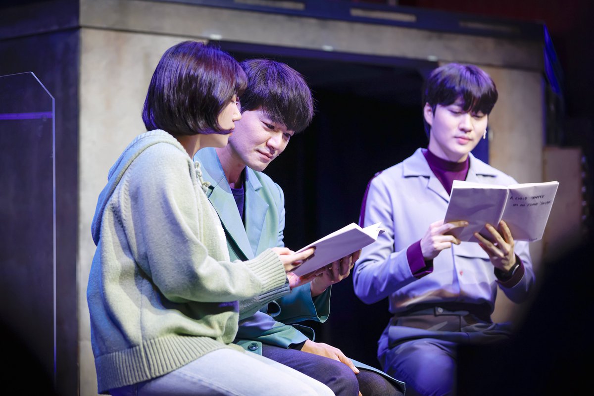 251220 로빈

로빈 役 - #김종구 배우님
루나 役 - #김단이 배우님
레온 役 - #최재웅 배우님