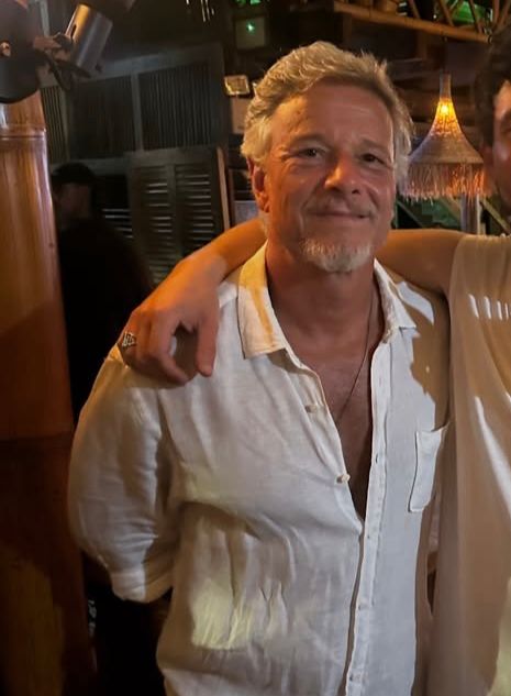 mandacomentss's tweet image. marcello curtindo barzinhos na praia do rosa mds que sabor mais saboroso!!!!!