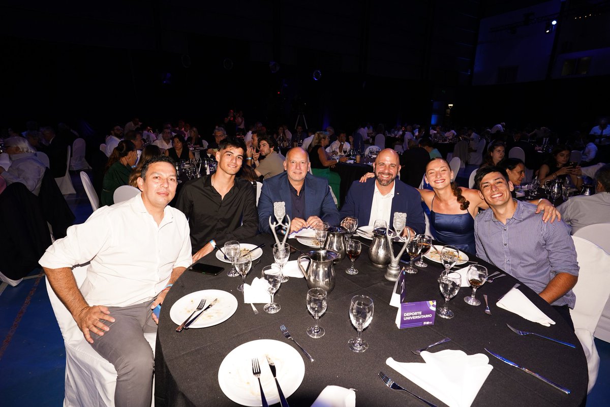 Premios Centanario a Tuli Gamba y Tomi Gaggiano como estudiantes deportistas del año

Gran Gala de <a href="/PrensaCOA/">Comité Olímpico ARG</a> en el Polideportivo Braian Toledo, Malvinas Argentinas Felicitaciones <a href="/Nardini_Leo/">Leo Nardini</a> por alojar al deporte argentino y poner en valor la política deportiva del Municipio