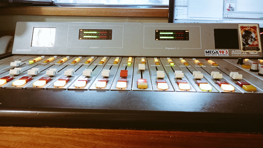 matipapa_'s tweet photo. Ritmo y blues con armónica... 📻 https://t.co/syrvNlrecn
