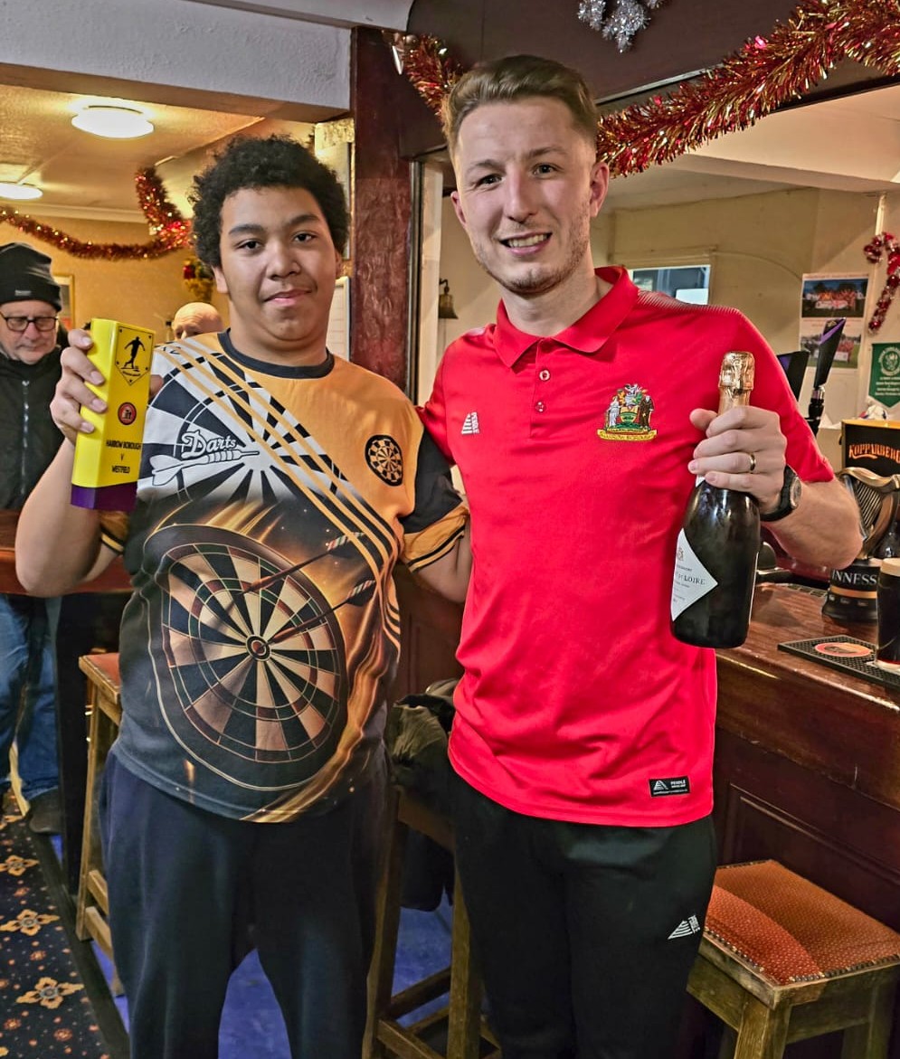 harrowboroLive's tweet image. 🏆 𝗦𝘂𝗽𝗽𝗼𝗿𝘁𝗲𝗿𝘀' 𝗠𝗢𝗧𝗠 🍾

For today's draw with Westfield was two goal super sub Gareth Chendlik. 

Presented with his trophy and bubbly by Max Evans. 

Well played Gareth 👏🏻