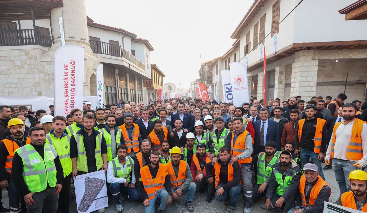 📍Hatay 🇹🇷

Çevre, Şehircilik ve İklim Değişikliği Bakanımız Sayın <a href="/murat_kurum/">Murat KURUM</a>, Valimiz, Vekillerimiz Adem Yeşildal, Abdülkadir Özel, Lütfü Kaşıkçı, HBB Başkanımız Mehmet Öntürk, Cumhur İttifakı il başkanlarımız Mustafa Erdoğan, Metin Taşçı ve heyet üyelerimizle ile