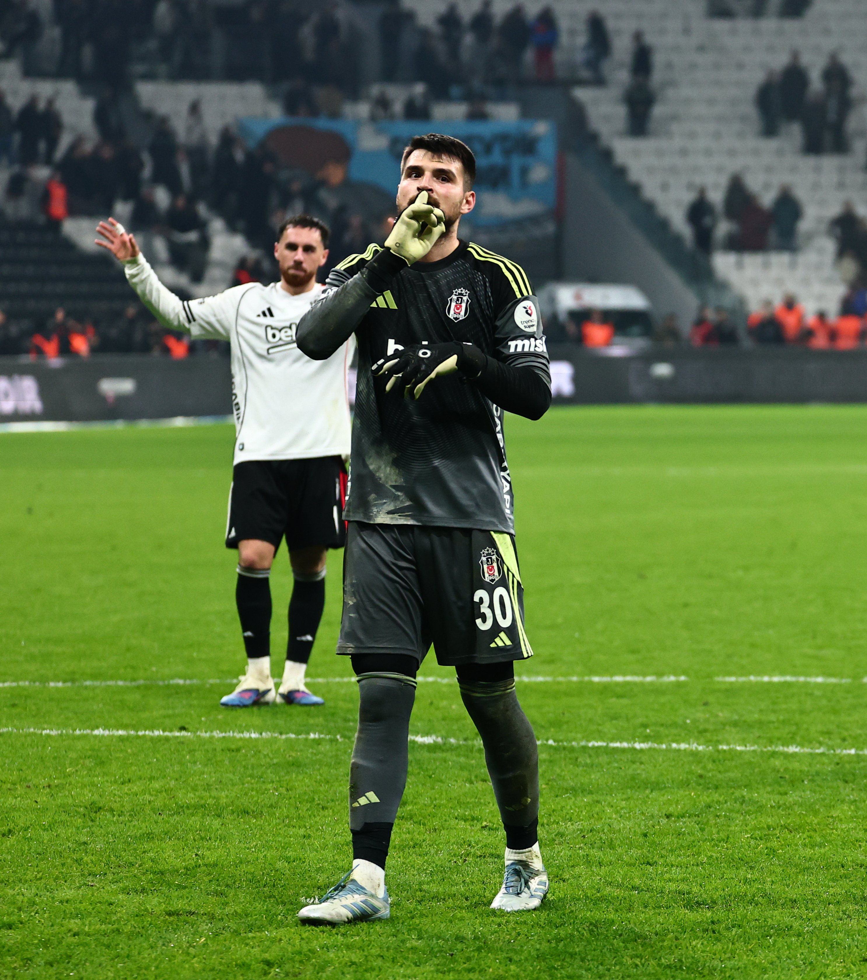 Beşiktaş'ta Çaykur Rizespor galibiyeti sonrasında Fenerbahçe kritiği!