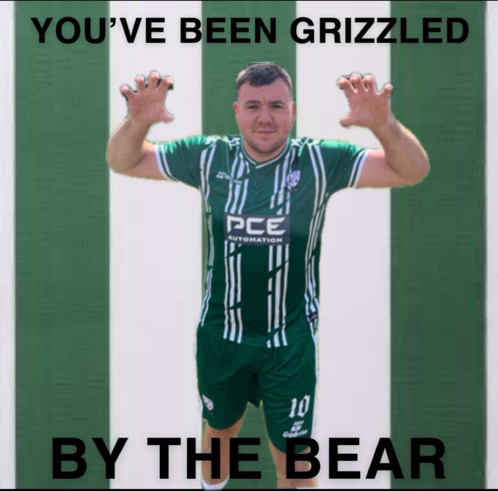 MaxNixon10's tweet photo. Merry grizzmas https://t.co/m2Wgf3sbDg