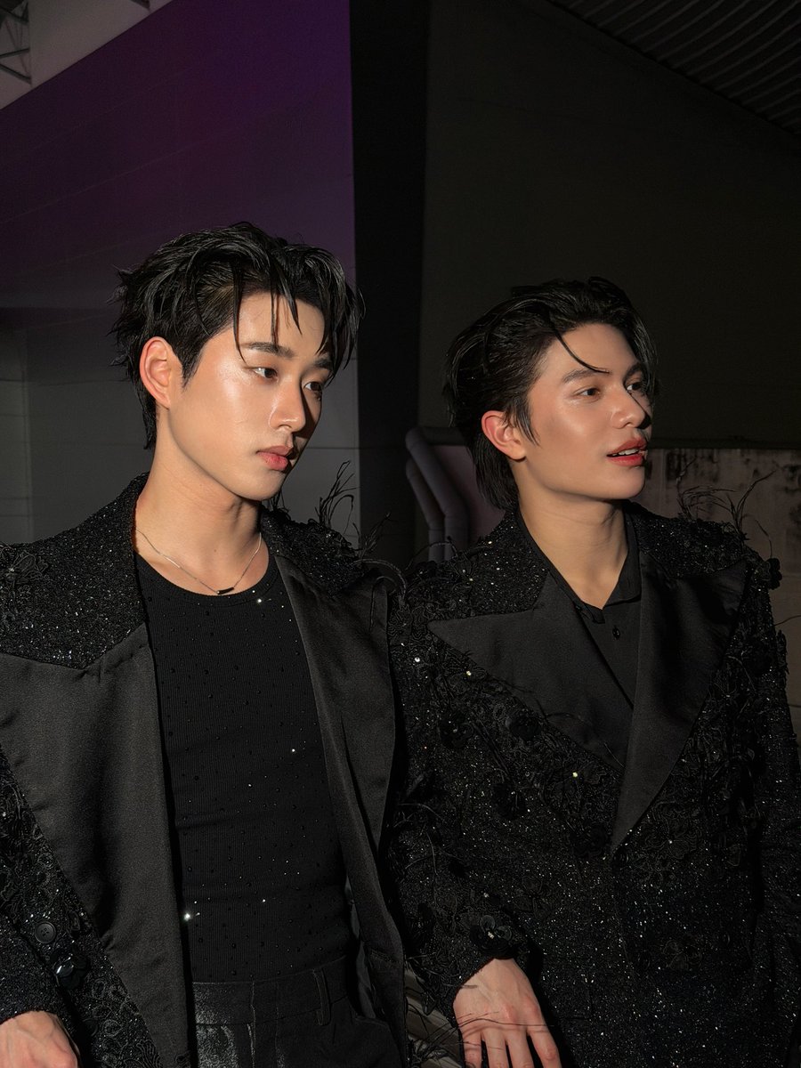 Williamjkp1's tweet image. Matching black duo 🎸🦈
#GMMTVStarlympics2025