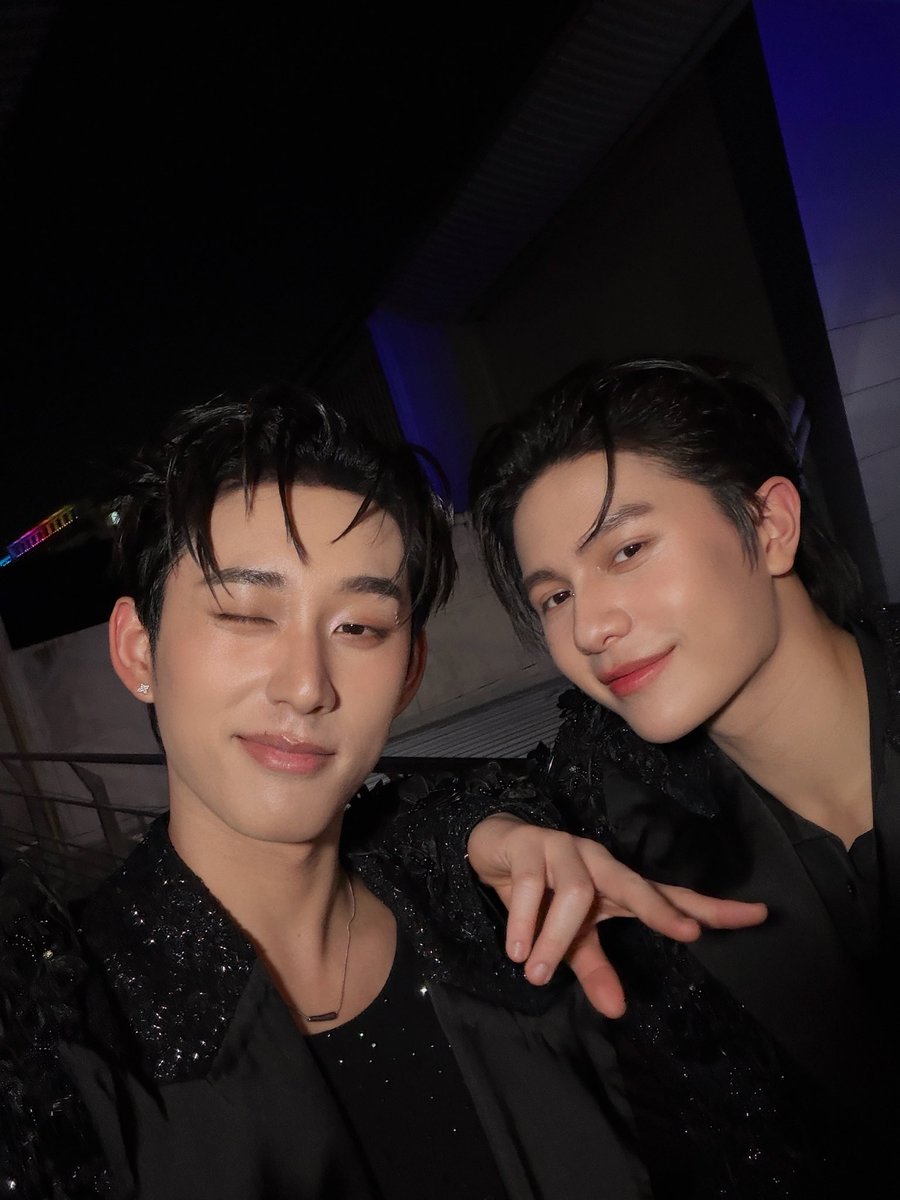 Williamjkp1's tweet image. Matching black duo 🎸🦈
#GMMTVStarlympics2025