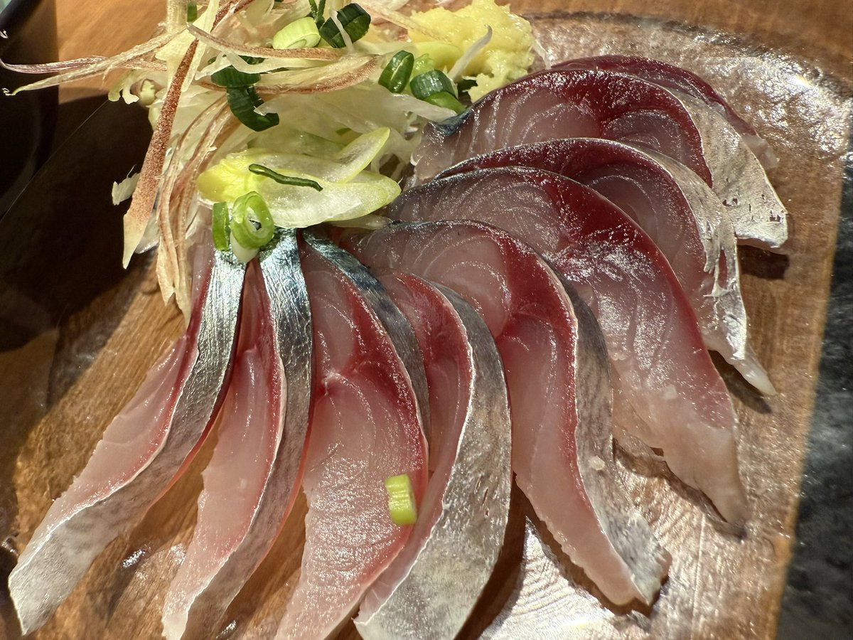 mssi123456789's tweet photo. 立ち飲みの鯖刺しが最高！
お手頃なのに美味いからまた来ないと。 https://t.co/ZXWjJvrSpD
