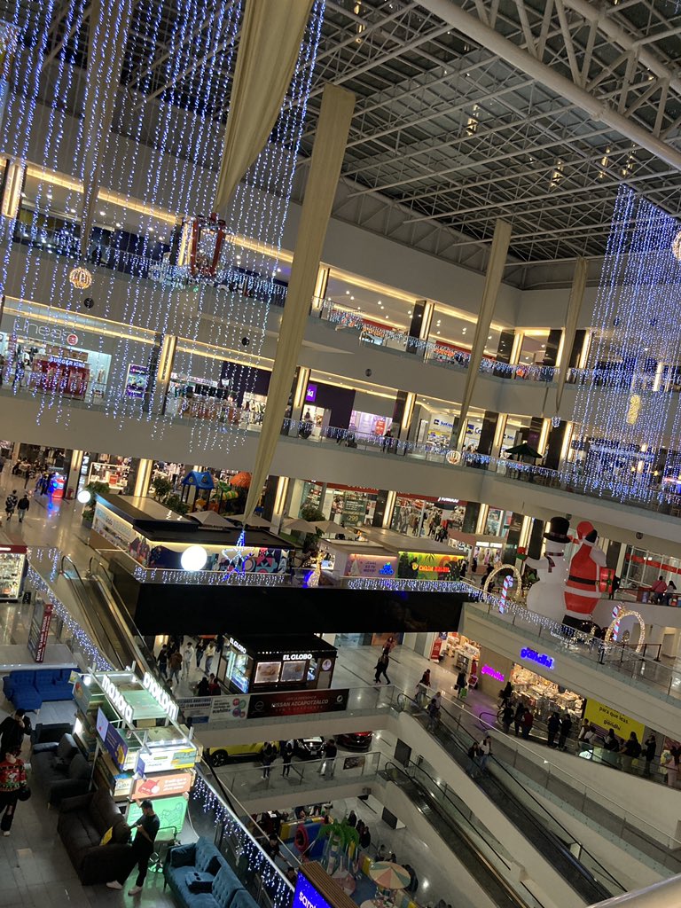 vampec's tweet image. I'm at Town Center El Rosario in Azcapotzalco, Ciudad de México app.foursquare.com/share/checkin/…