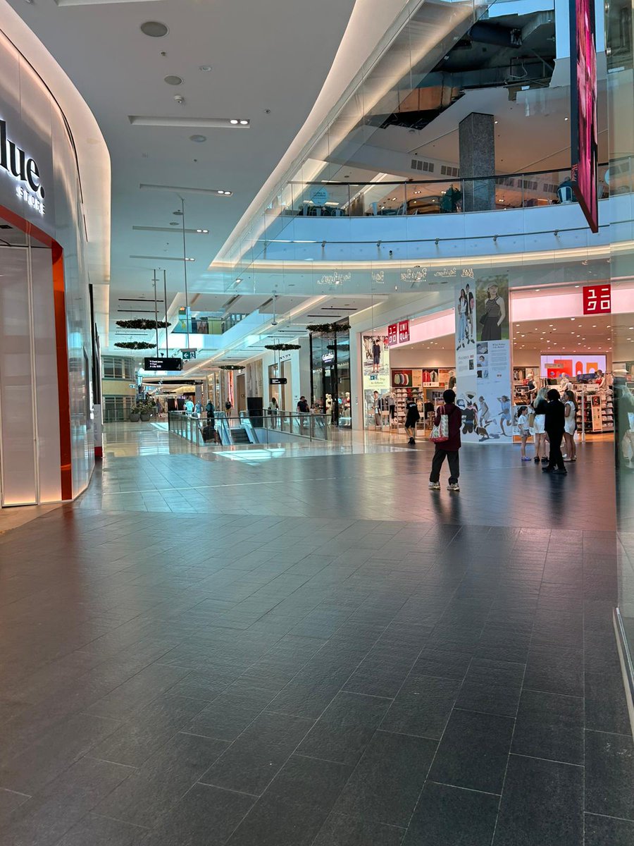 VoteLewko's tweet image. I have never seen Westfield Bondi Junction this empty just a few days before Christmas. People are scared and broke. This is Australia right now.