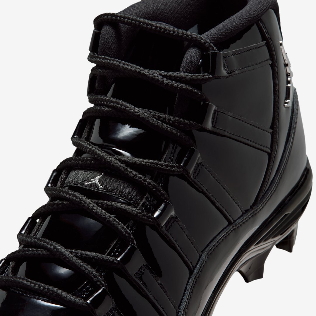 football jordan 11 cleats