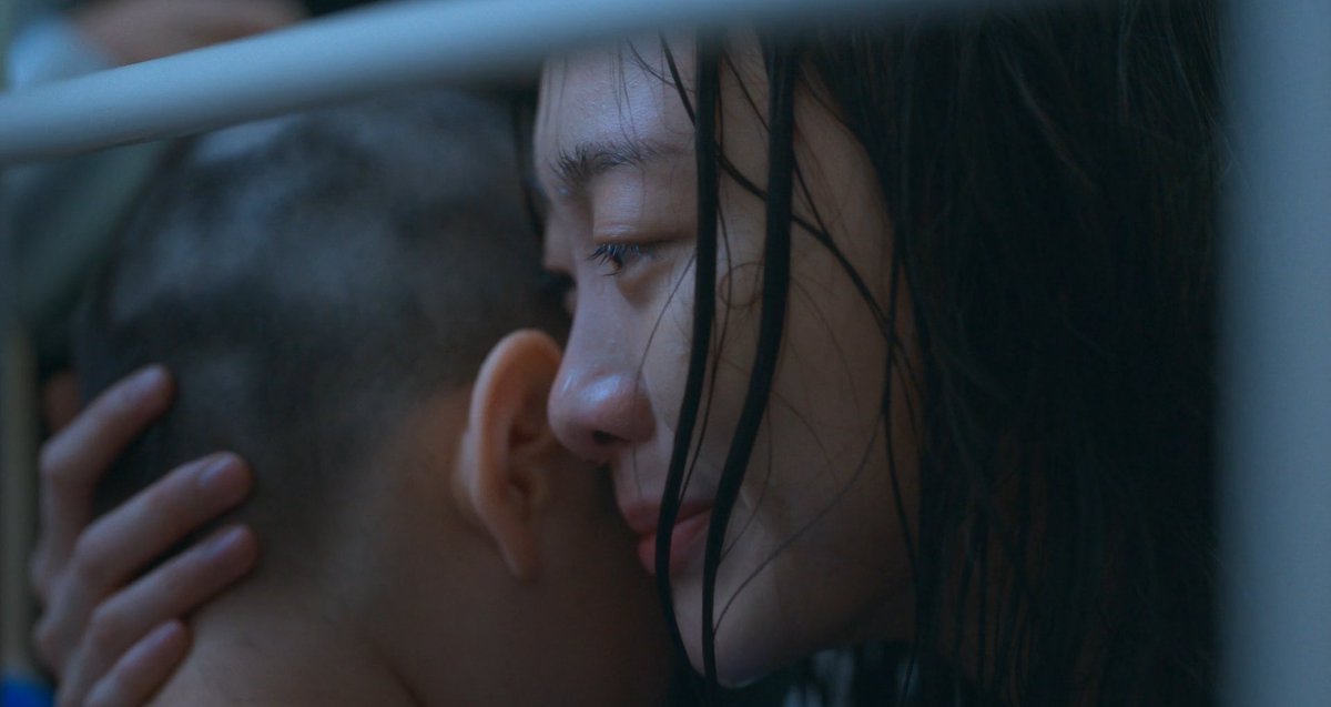 ladywxtch's tweet image. if you're expecting an ordinary disaster movie then this is not it. the great flood is a disaster movie with heavy sci-fi elements but at it's core is what makes a mother a mother and to what extent she would do to protect and be with her son. #thegreatflood