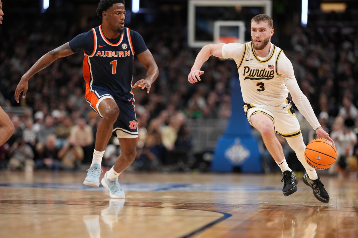 🤑 The Money Man.

First player in school history with 10+ assists in 3 straight games. 

21st career double-double with 11 points, 11 assists.