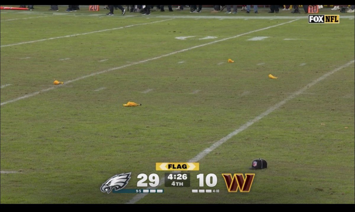 OMGITSFOREST's tweet image. 😂😂😂 the flags and the ref hat got me dying