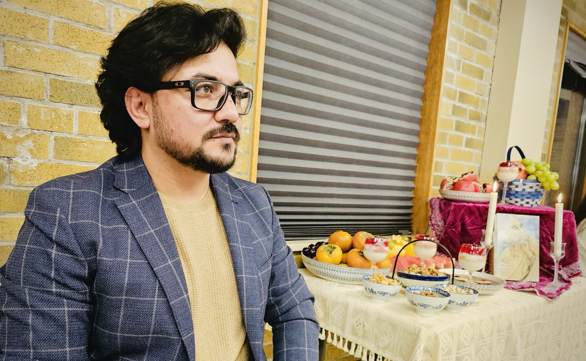 حافظ:
حافظا، صبر کن از گردشِ ایّام
کاین شبِ تیره سحرگاه درآید

سعدی:
نه خواب می‌رودم، نه قرار می‌ماند
شبِ درازِ فراق است و دردِ جان‌فرسود

مولانا:
مولانا از شب مترس، کاین قاعده‌ست عشق
کز دلِ سیاهِ شب، زاید سپیده‌رو

� ��