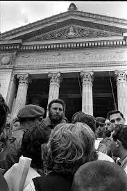 "A lo largo de estos años, siempre, ¡siempre! —es algo muy digno de tenerse en cuenta— ha estado la presencia revolucionaria de los estudiantes, de todos los estudiantes y en especial de los estudiantes universitarios.(...)
#FidelPorSiempre