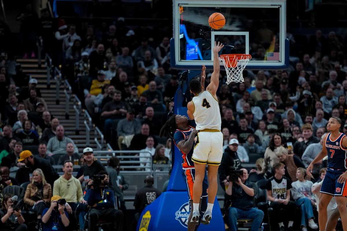 🚂 Purdue 6️⃣2️⃣
🐅 Auburn 4️⃣5️⃣

12:40 | 2nd Half

▪️ Smith leads the Boilers with 11p/5r/11a/1blk/3stls #statsheetstuffer