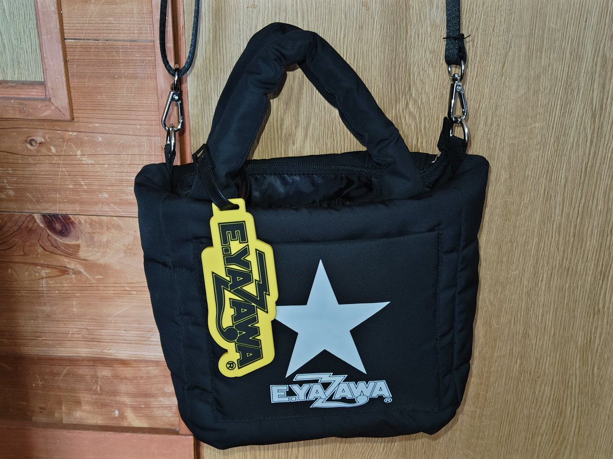 minic1046's tweet image. 昨日もサイコーでした♡
隣の席のお二人と盛り上がり お一人は 昨日のぴあアリが初参戦ということで「私はこんな格好で来てまして…」と 恐縮されていたので
「いやいや カッコなんか関係ないですよ」と。
ライブが終わった後 すごく感動されていました。
#DoIt!YAZAWA2025
#LastChristmasEve