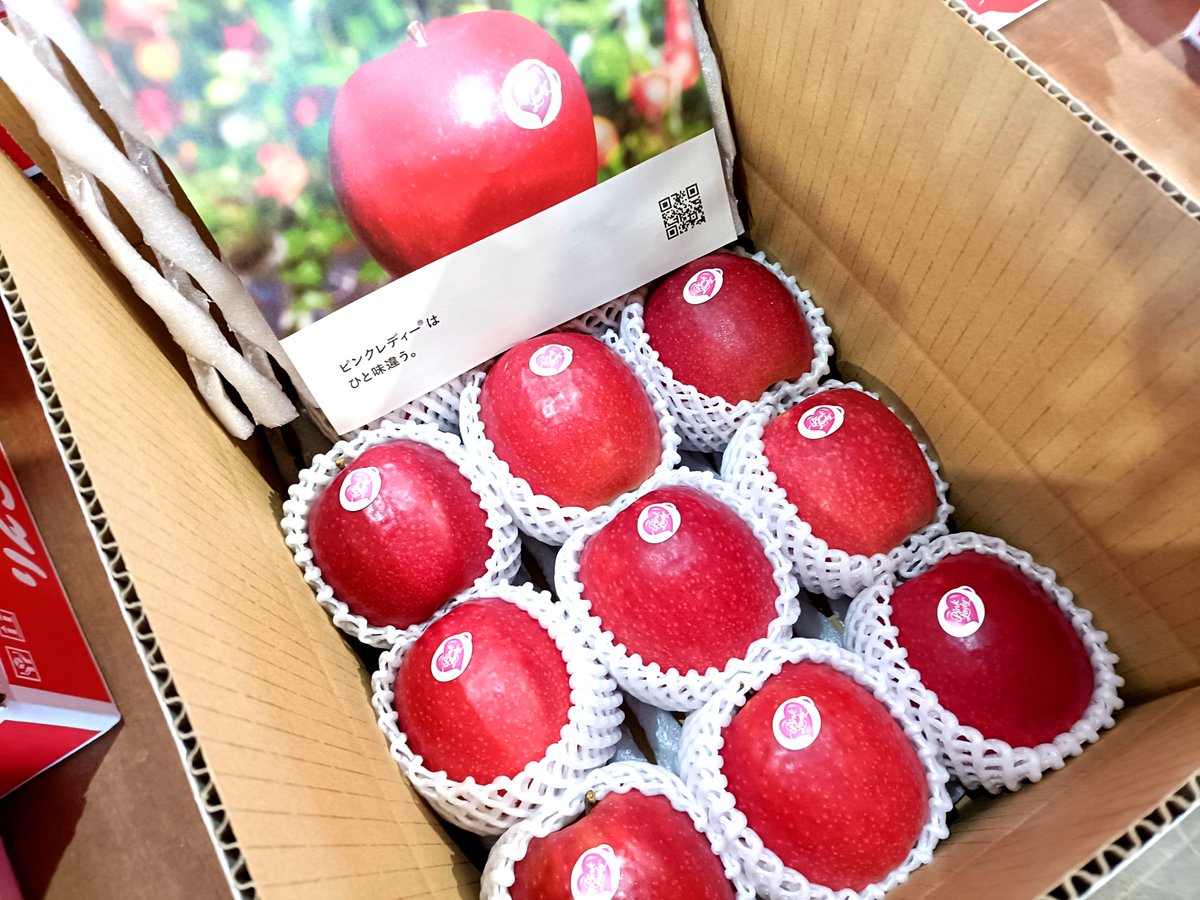 今年は少し早めに出てきました。オーストラリア原産の甘酸っぱいりんご