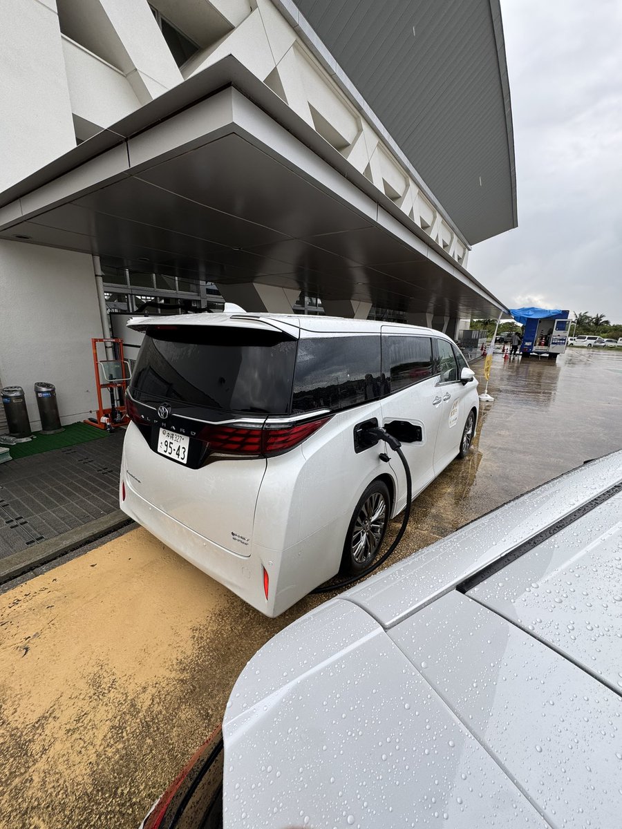 ShinKuu_AC's tweet photo. 🚗⚡️❄️
アルファードから“動力”をつくる時代へ。

トヨタ・アルファードの給電
→ **ORIGIN「POCHA＋」**で三相200Vを生成
→ HIESPO 6馬力（MAC1604）を実稼働

✔️ 発電機なし
✔️ 商用電源工事なし
✔️ EV×可動電源×移動式エアコン

災害時・イベント・仮設現場でも
**「走ってきて、そのまま冷やす」**という新しい選択肢。

#EV給電
#POCHAプラス
#HIESPO
#アルファード
#ヒエスポ 
#災害対応
#動力を運ぶ
#未来の空調
#信越空調
#移動式エアコン
#shinkuu
#熱中症対策
#アルファード