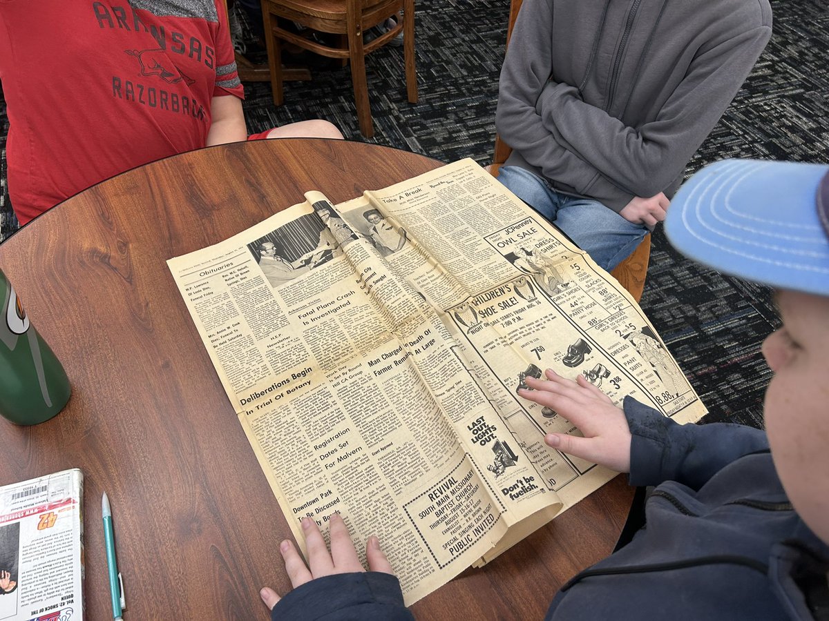 One way we connected to the local newspaper with school library programming. #Hackingschoollibraries #stonystories #tlchat

librarymediatechtalk.blogspot.com/2025/12/two-wa…