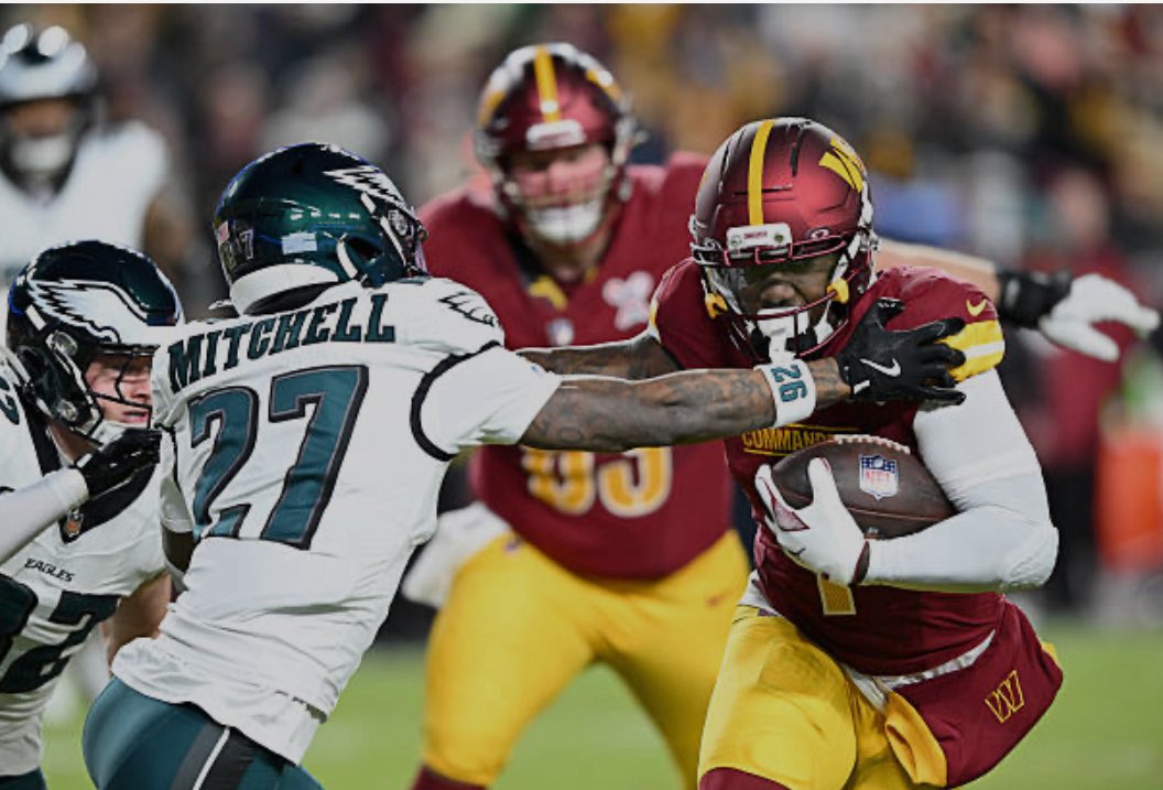 Quinyon Mitchell tonight:

- 3 targets 
- 1 catch allowed 
- 6 yards
- 0 TDs
- 2 PBUs
- 42.4 passer rating allowed

4th straight game allowing <10 yards, 15th straight w/o allowing a TD. 🔐