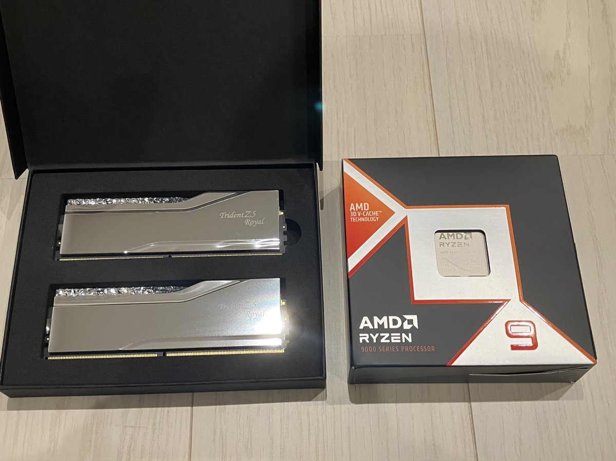 REX_8492's tweet photo. Amazonのブラックフライデー購入第3弾
Ryzen 9 9950X3D（￥98,800）

arkのクリスマスセールでG.SkillのDDR5-6400（CL32）のメモリ（¥59,400）も購入

8月にG.SkillのDDR5-6000（CL28）買ったが今は4倍以上の値段に・・・
 
グラボも値上がりしてるし、今年の夏にPC組めた俺は運が良かった笑 https://t.co/CRp8tHY9xG