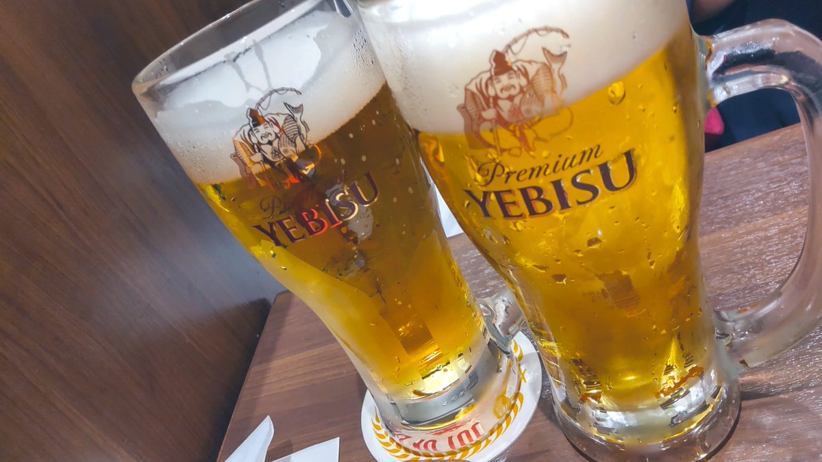 おはようございます♪
今年も恵比寿ガーデンプレイスの
バカラシャンデリアを見に行ってきました❣️
ため息がでるくらいキレイ❣️
クリスマスツリー🎄もキラキラでキレイでした❣️
最後はやっぱりエビスビールで乾杯🍻

今年最後のチア練！行ってきます！！
peaceな一日を😉💕

#バカラシャンデリア