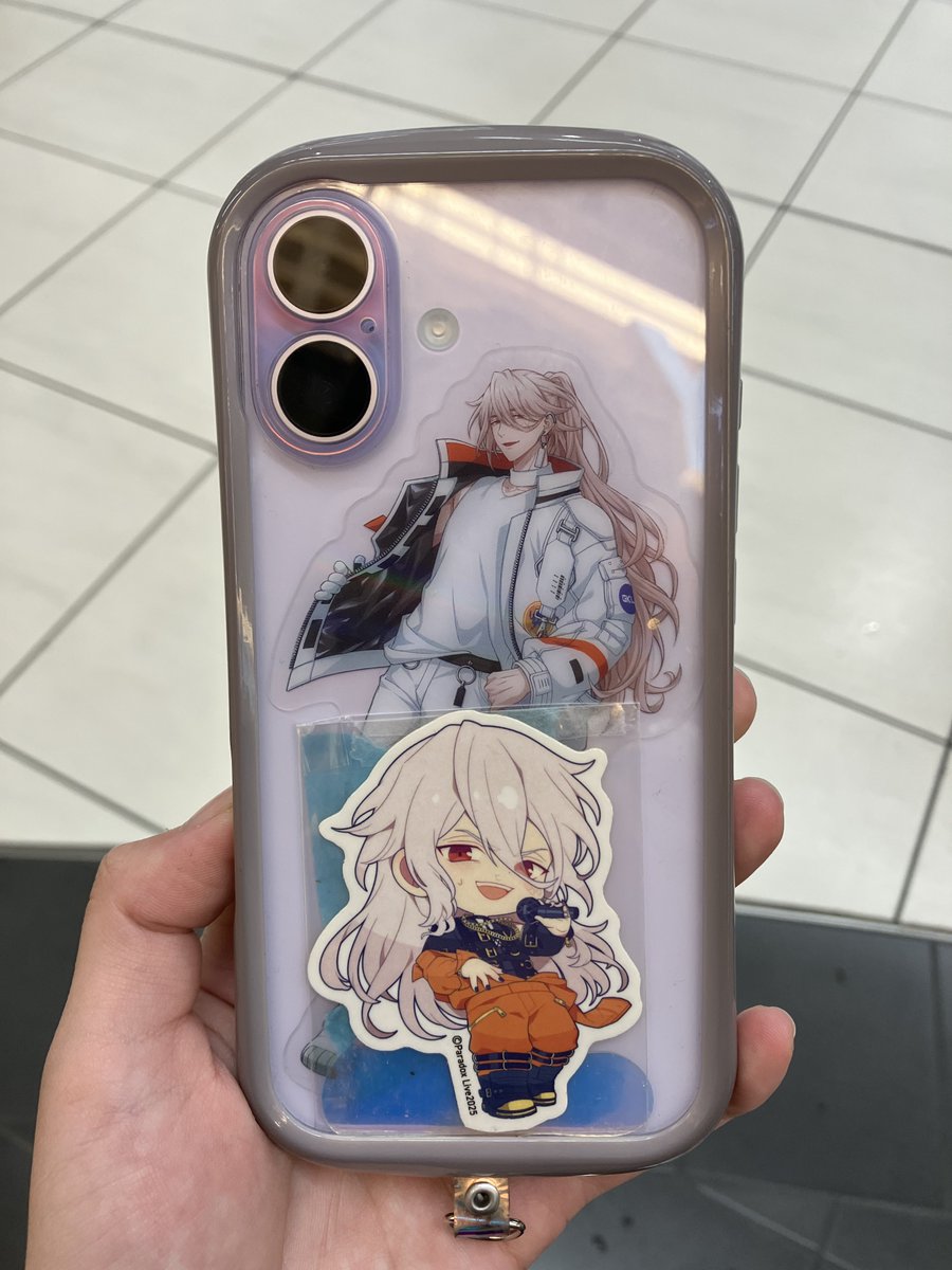 おはようございます スマホの裏に紫音を増やしてめちゃかわ🥰