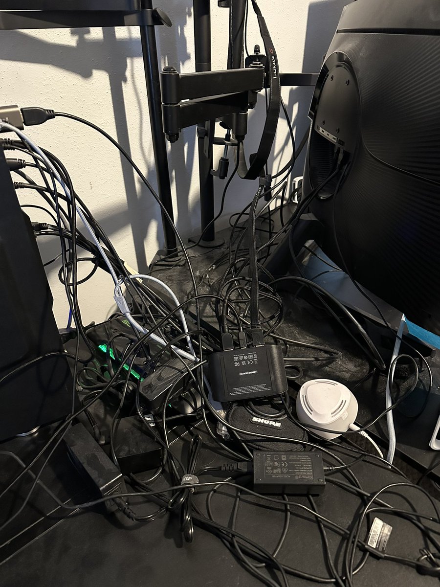 basicwitgirl tweet media