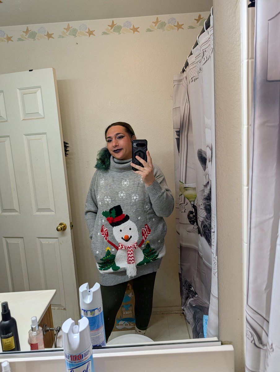 VileVal26's tweet photo. White elephant Xmas party time to get drunk and win a gift. https://t.co/he5cieps0H