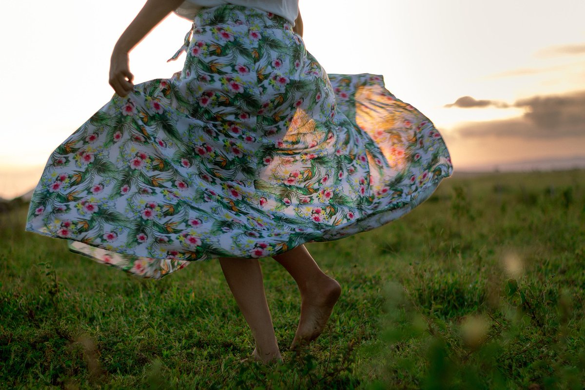 Going #Barefoot and 8 Other Ways to Improve Balance: "Feet are indeed the foundation of most of our movement, but most of us  have them immobilized, to some extent, for our entire adult lives." (Photo: Pixabay)
quickanddirtytips.com/qdtarchive/goi…