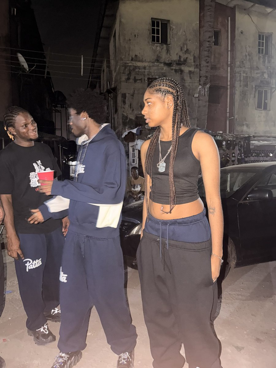 mae_vrse_'s tweet image. I js wan collect work🧘