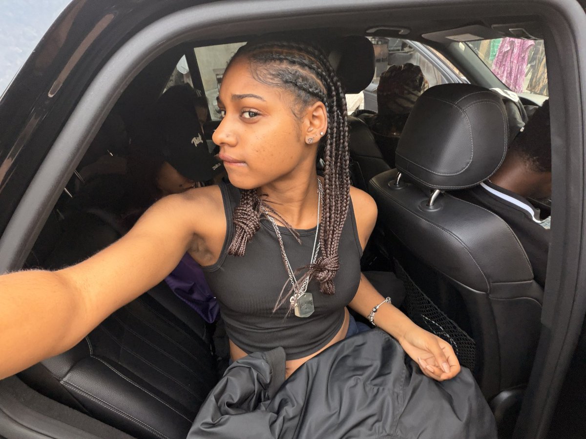 mae_vrse_'s tweet image. I js wan collect work🧘