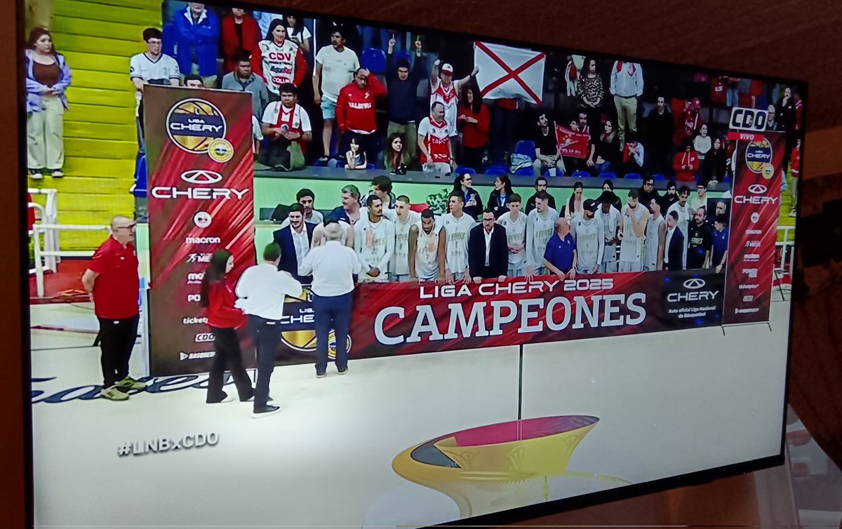 CapitanReinaldo's tweet image. Que gran partido, que gran final y que gran temporada @CDCLosLeones que gran DT @GuilleFrutosM un plantel que parecía una familia, felicidades ojalá que el próximo año repitamos el mismo espíritu, pd: que gran revancha a la final del 2019