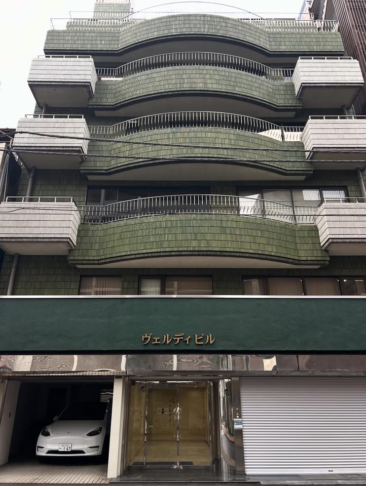DusenburyDavid's tweet image. A quiet Sunday morning. There’s more 1970s architecture, furniture &amp;amp;c. in Tokyo than I was expecting. Immaculately kept, of course. — From what I can tell, Japan is the vanguard of actually existing archaeo-futurism.

#retro #futurism