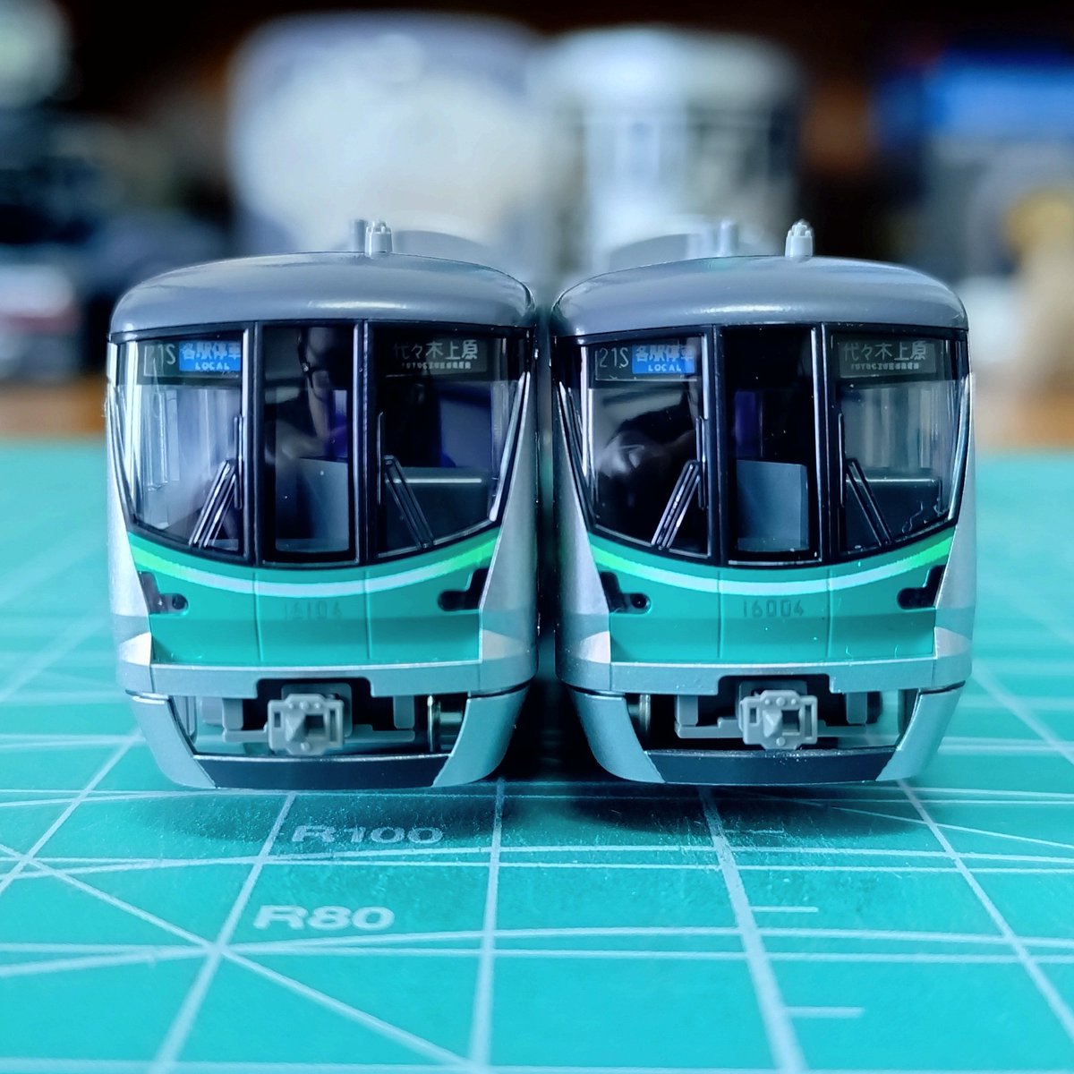 最終セール！千代田線16000系10両フルセット室内灯付き 今日は、16000系千代田線フル編成に室内灯を取り付けようかと思います