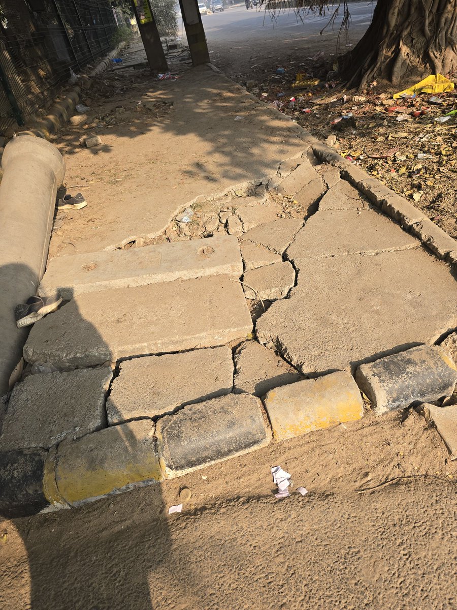 RSec57's tweet photo. Dharam Marg Sector 57, GMDA Road Asset ID 39, but ever neglected by @OfficialGMDA , no lights ,broken footpath , all points minuted in GMDA RAC Meeting are in cold storage. With @pcmeenaIAS ji now at helms of affairs , can we hope for some action? @leenadhankhar @its_AkankshaG https://t.co/k3YGLlMAX4