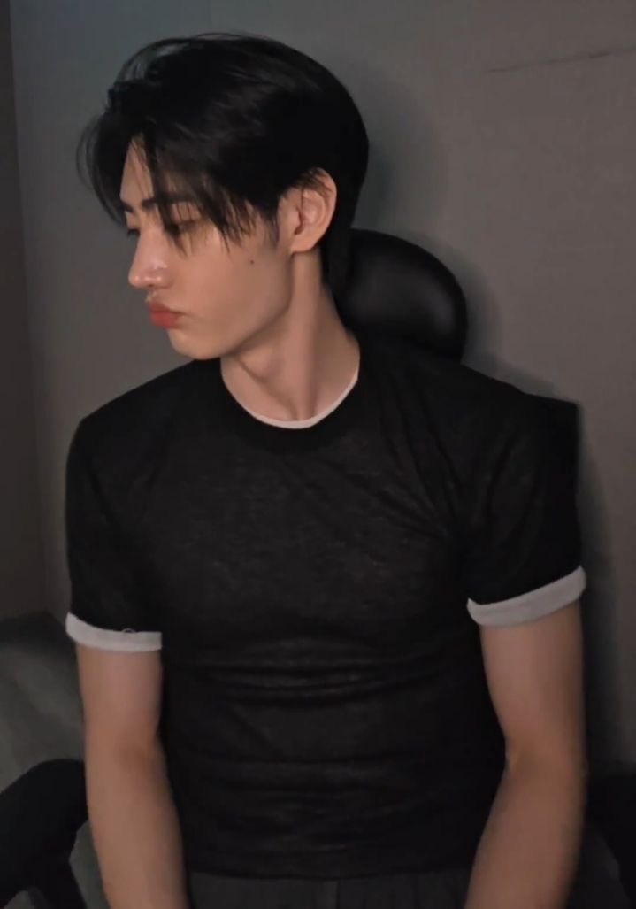 unleashwon's tweet image. bring back this shirt.