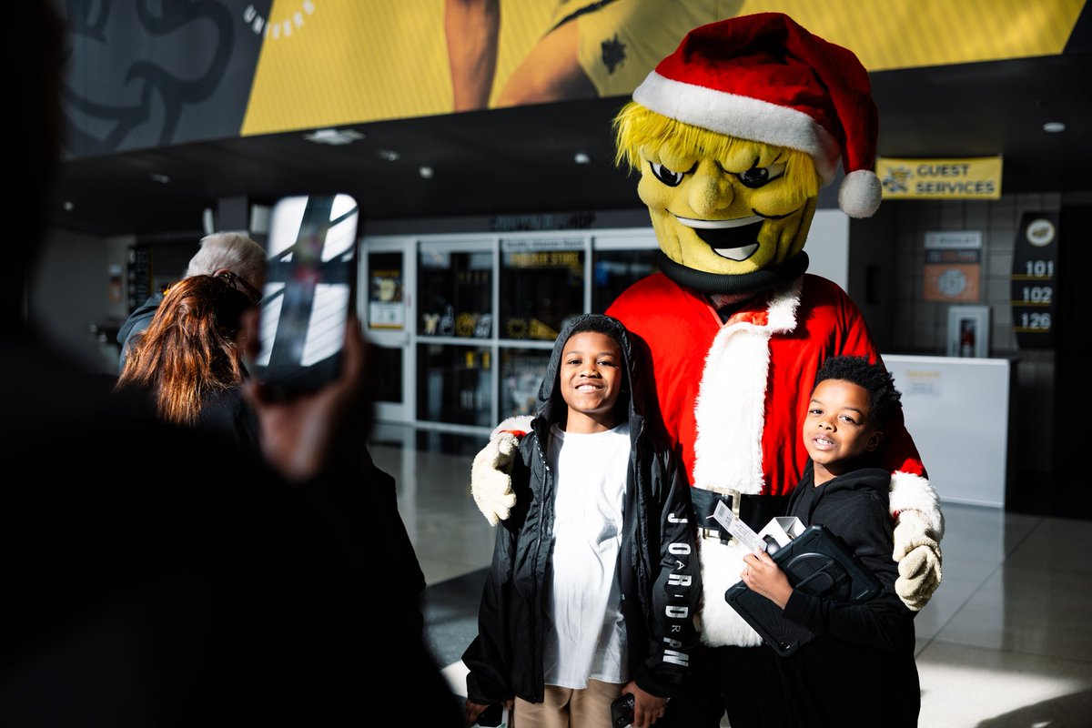 WU CLAUS IS IN THE HOUSE 🎅🌾