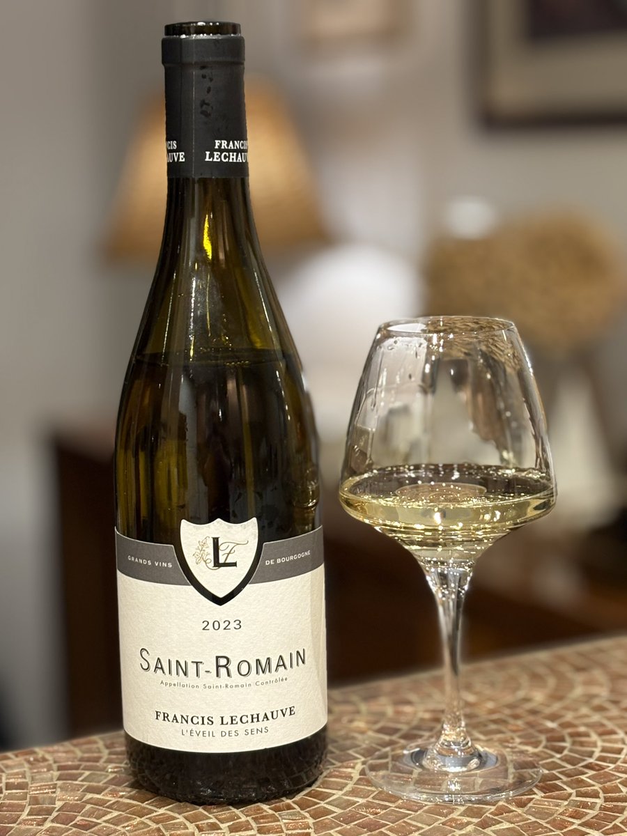 ChPaillet21's tweet image. Merci à notre ami Francis Lechauve, vigneron à #Meloisey (21), pour ce superbe #SaintRomain qui va accompagner un plat de gambas aux légumes du soleil 😋