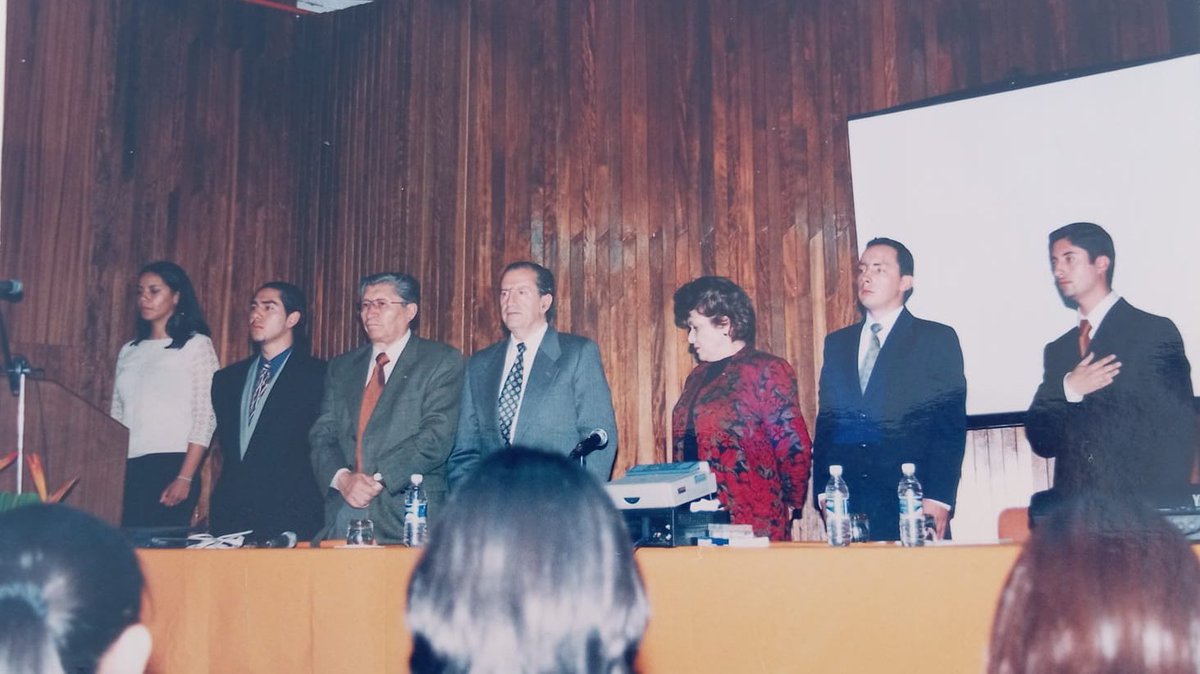 Del baúl de los recuerdos!!!!
Año 2001, 21 añitos !!!
Mis inicios en la política partidista 
Escuchar a #RodrigoBorja era un privilegio
