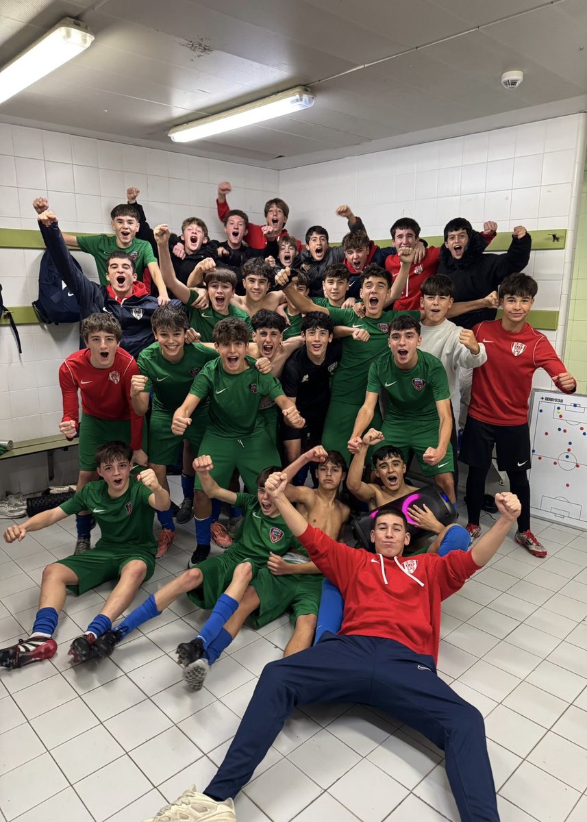 SDLEIOAoficial's tweet photo. 🔝 ¡Despedimos el día con la victoria del Cadete B en Gobela!

Romo 2️⃣ - 3️⃣ #SDLeioa

⚽️ Ekai y Askorbe (x2)

#AupaLeioaBETI 💙❤️ https://t.co/37OHJdN1Vp