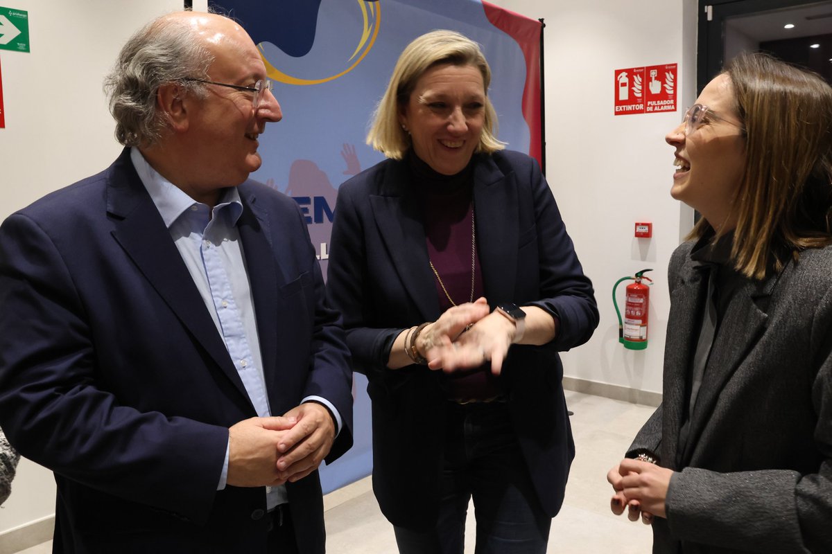 cescyl's tweet photo. 📸La vicepresidenta de la @jcyl consejera de @familiajcyl, @MIsabelBlanco, el presidente del @cescyl, Enrique Cabero, la presidenta del @CJCyL, @sandraamez_ , participantes y premiados/as en la gala de entrega de los X Premios Juventud de Castilla y León https://t.co/l7t3LNjtZm