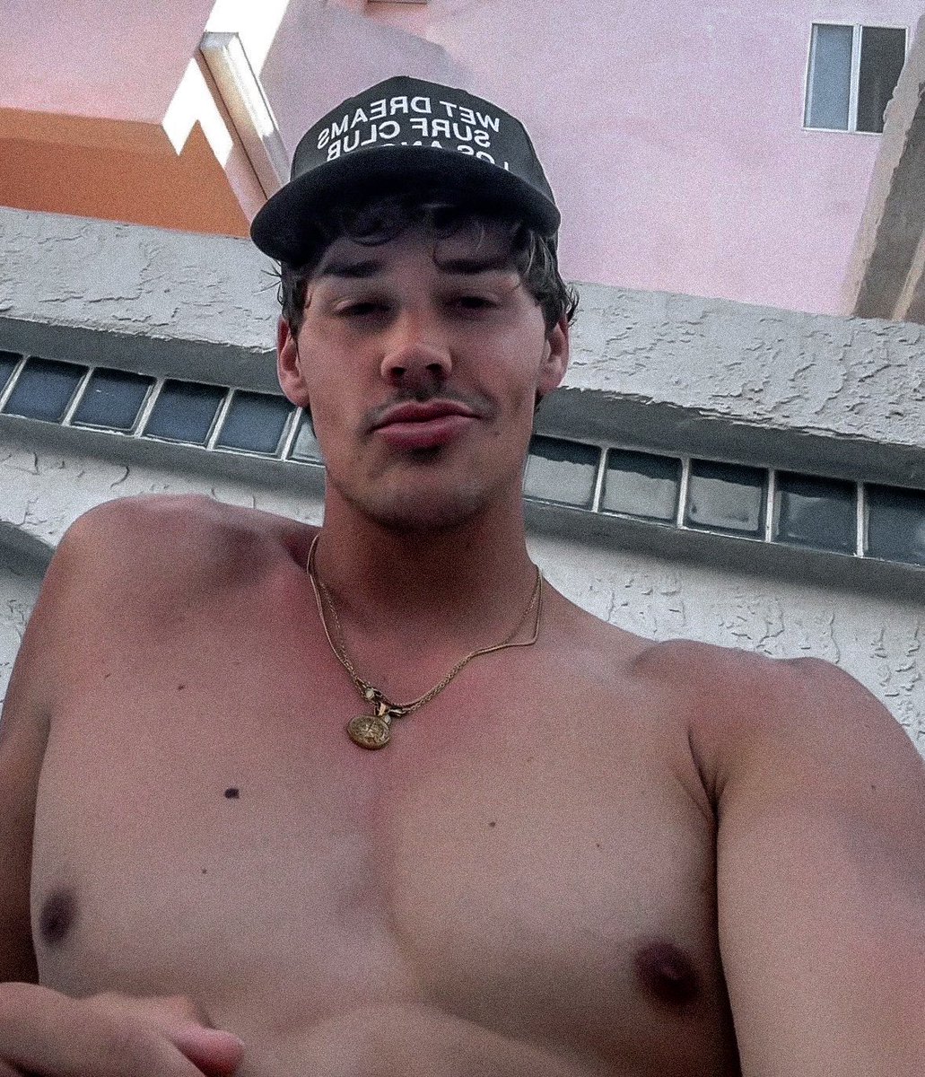 mistermendes08's tweet image. noah beck.