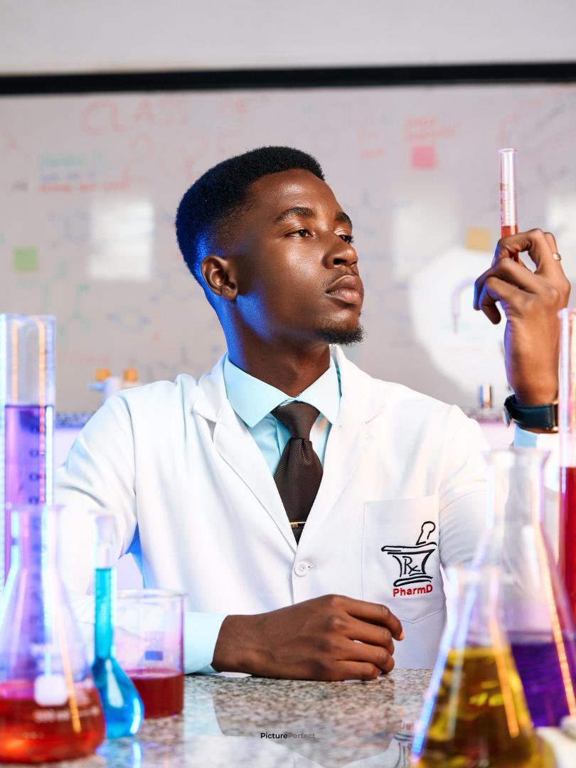 CampusHypeCrew's tweet photo. Congratulations to the new pharmacists in town!❤️🤏

A thread of the fresh Pharmacists.😍📸

#CampusHypeCrew🇬🇭 https://t.co/6PYveMyncc