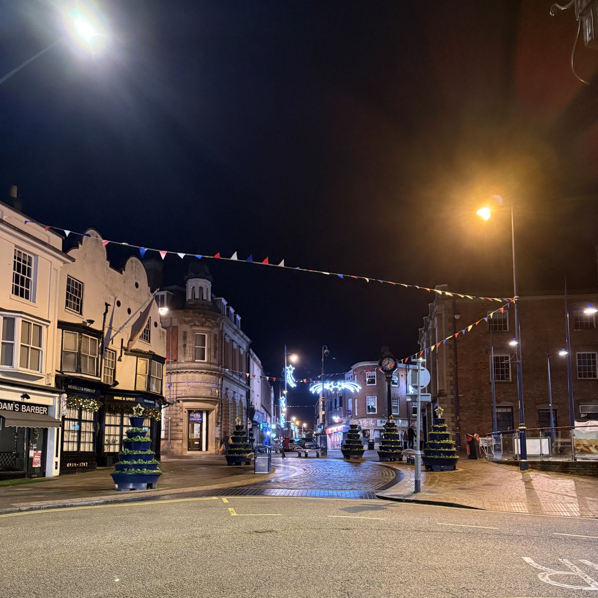 SERVICE 🥪 | Twice today, members of our church were out on the streets with donations of food and hygiene products for people in need.

Please keep all those in need, wherever they are, in your prayers tonight as we continue our mission to serve.

#Stourbridge | #Christmas