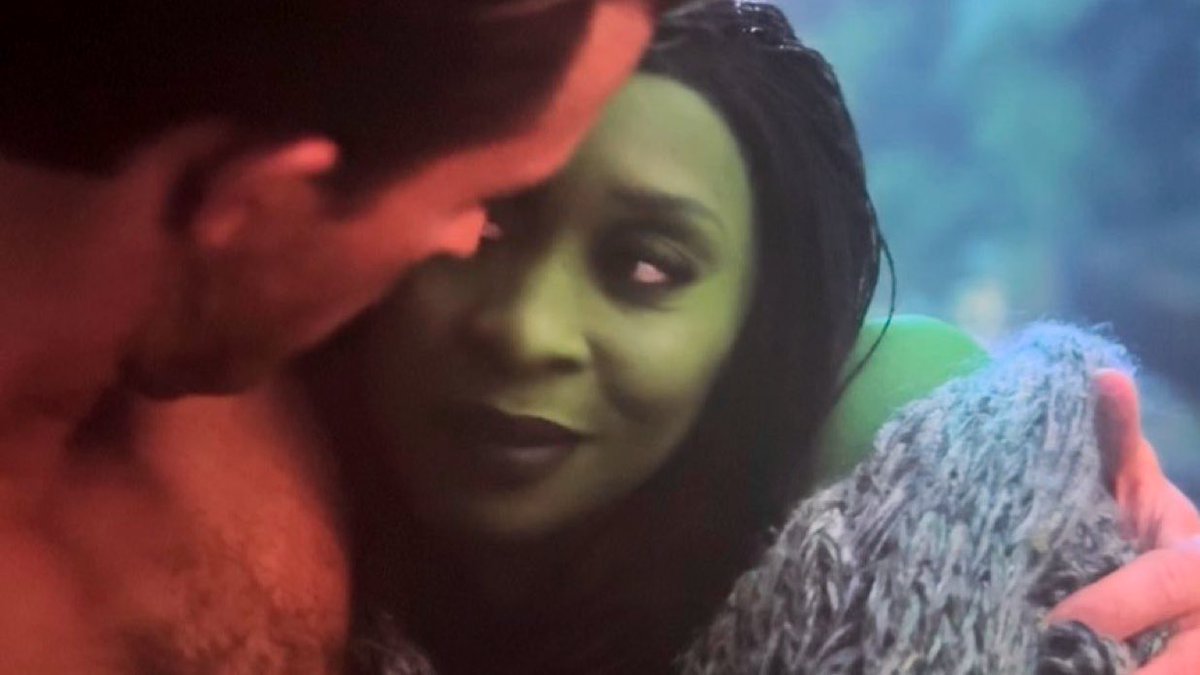 moon_spoot's tweet image. Fiyero Tigelaar says he doesn’t mind being known as ‘Mr. Elphaba Thropp’:  “I can handle that, I’m very happy, and I think she is too, so all is good in our world.” #fiyeraba