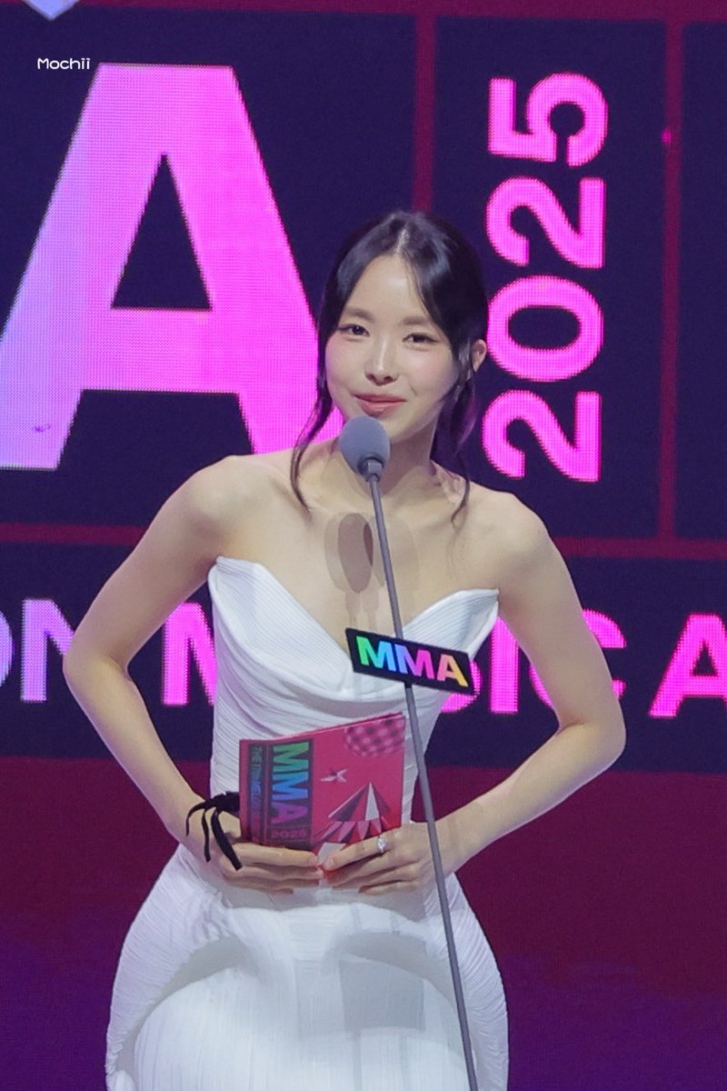 mochii tweet media
